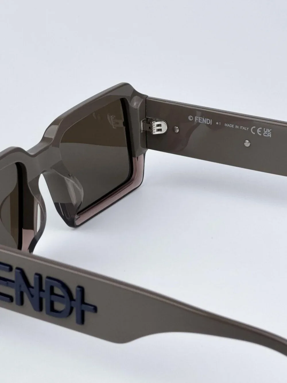 FENDI FE40073U 50E FENDIGRAPHY SHINY BROWN BLUE RECTANGLE SUNGLASSES